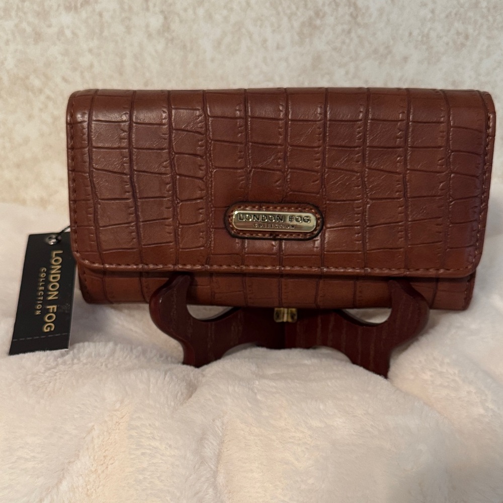 London Fog Brown Crocodile Embossed Wallet